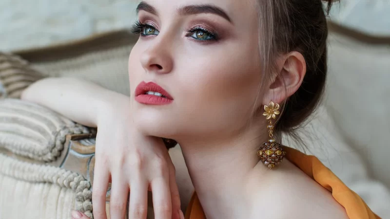 How to Create a Perfect Party Makeup Look at Home