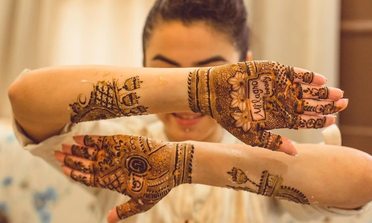 10 Elegant Mehndi Designs for Bridesmaids